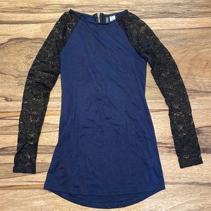 H&M lace sleeves long top